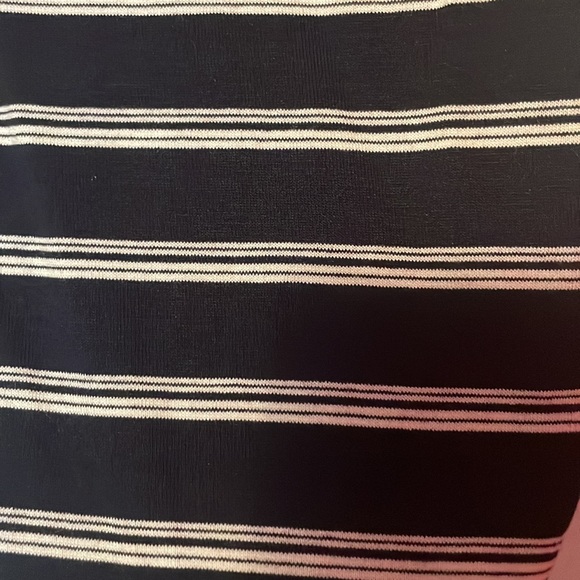 H&M size small sleeveless shirt. Worn twice. - Picture 2 of 2